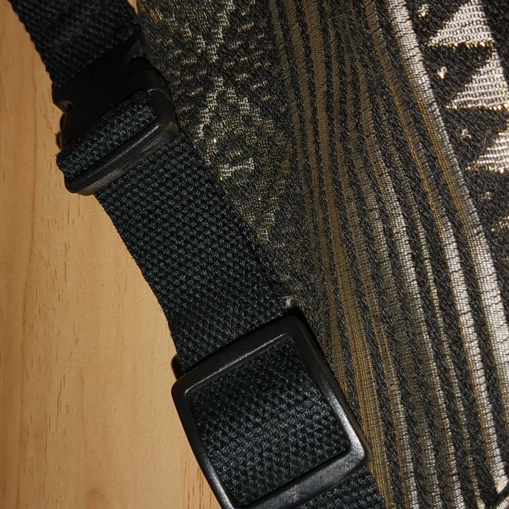 •Adjustable Metallic Thread Fanny Pack - Picture 8 of 12